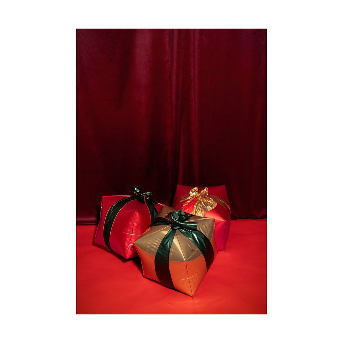 3 Folienballons Geschenke rot und gold